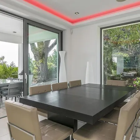 Modernist And Elegance Oasis View Holiday home