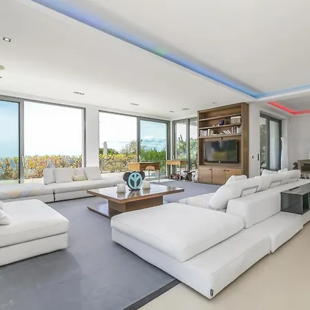 Modernist And Elegance Oasis View Holiday home